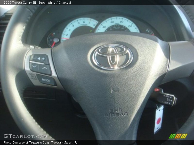 Super White / Charcoal 2009 Toyota Camry SE