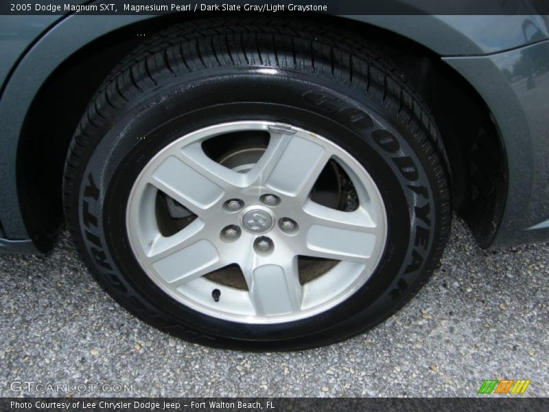 Magnesium Pearl / Dark Slate Gray/Light Graystone 2005 Dodge Magnum SXT