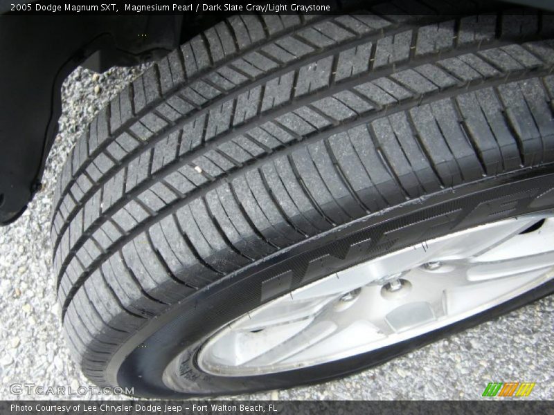 Magnesium Pearl / Dark Slate Gray/Light Graystone 2005 Dodge Magnum SXT