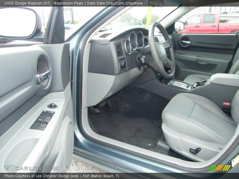 Magnesium Pearl / Dark Slate Gray/Light Graystone 2005 Dodge Magnum SXT