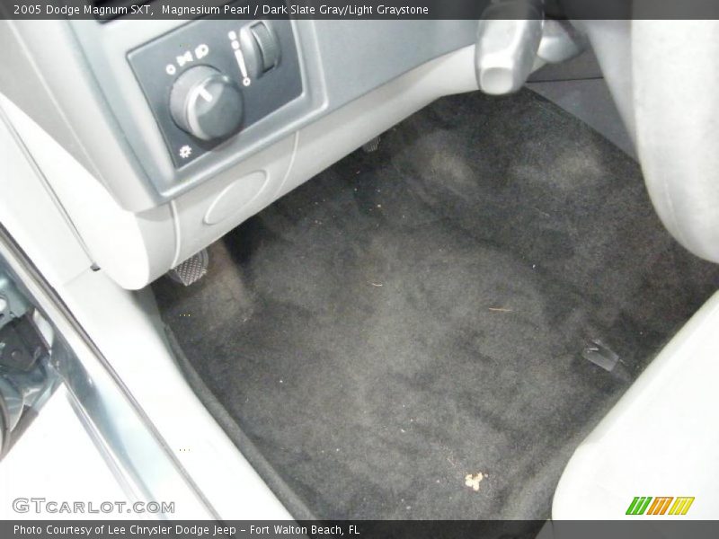 Magnesium Pearl / Dark Slate Gray/Light Graystone 2005 Dodge Magnum SXT