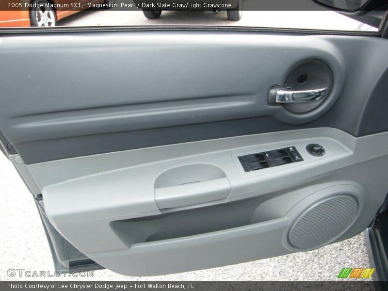 Magnesium Pearl / Dark Slate Gray/Light Graystone 2005 Dodge Magnum SXT