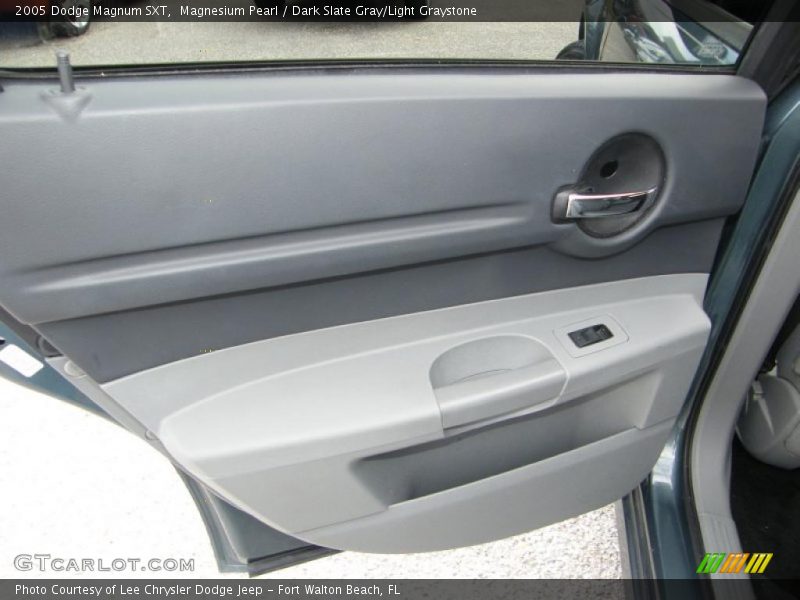 Magnesium Pearl / Dark Slate Gray/Light Graystone 2005 Dodge Magnum SXT