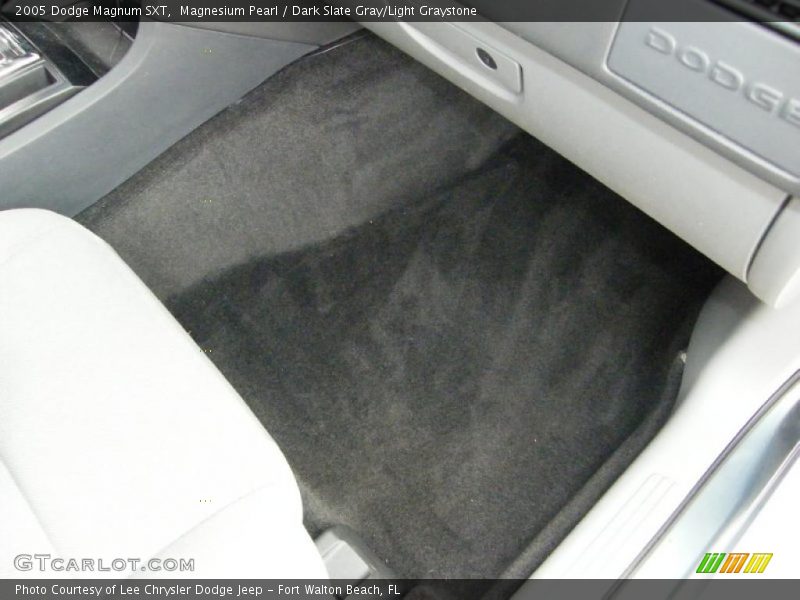Magnesium Pearl / Dark Slate Gray/Light Graystone 2005 Dodge Magnum SXT