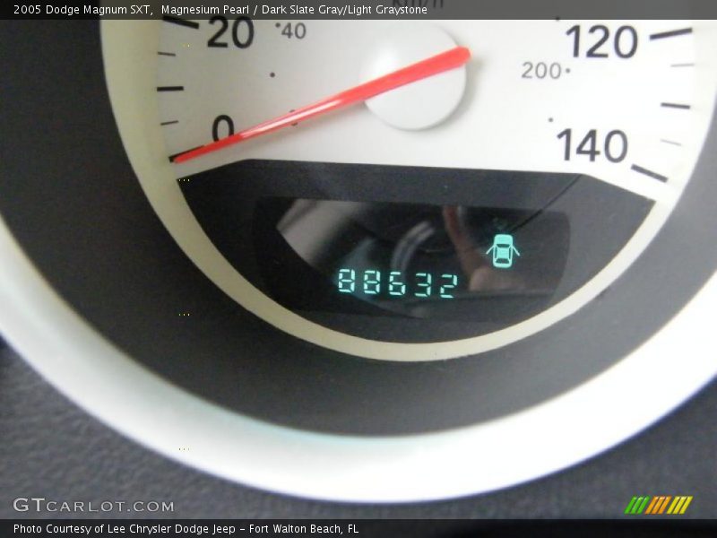Magnesium Pearl / Dark Slate Gray/Light Graystone 2005 Dodge Magnum SXT