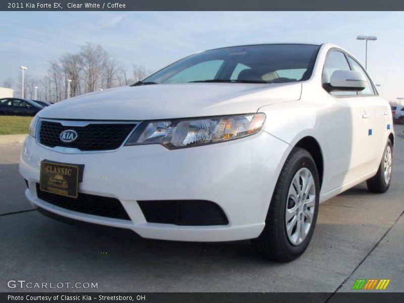 Front 3/4 View of 2011 Forte EX