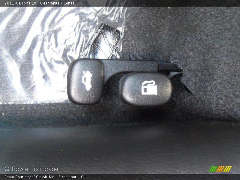 Clear White / Coffee 2011 Kia Forte EX