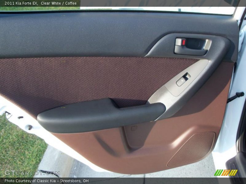 Clear White / Coffee 2011 Kia Forte EX