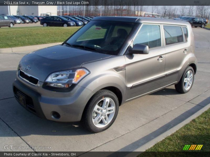 Front 3/4 View of 2011 Soul +