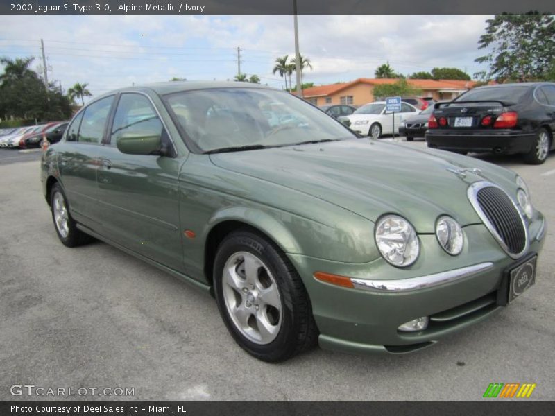 Front 3/4 View of 2000 S-Type 3.0