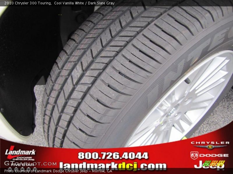 Cool Vanilla White / Dark Slate Gray 2010 Chrysler 300 Touring