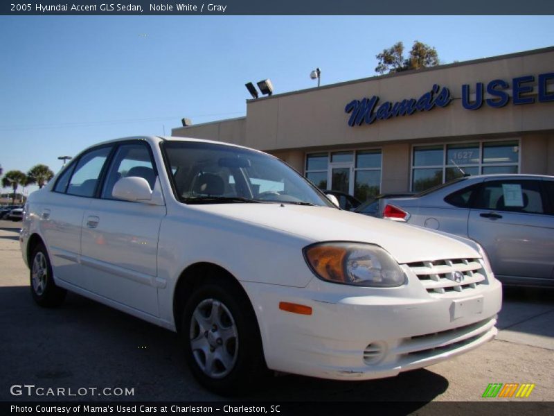 Noble White / Gray 2005 Hyundai Accent GLS Sedan