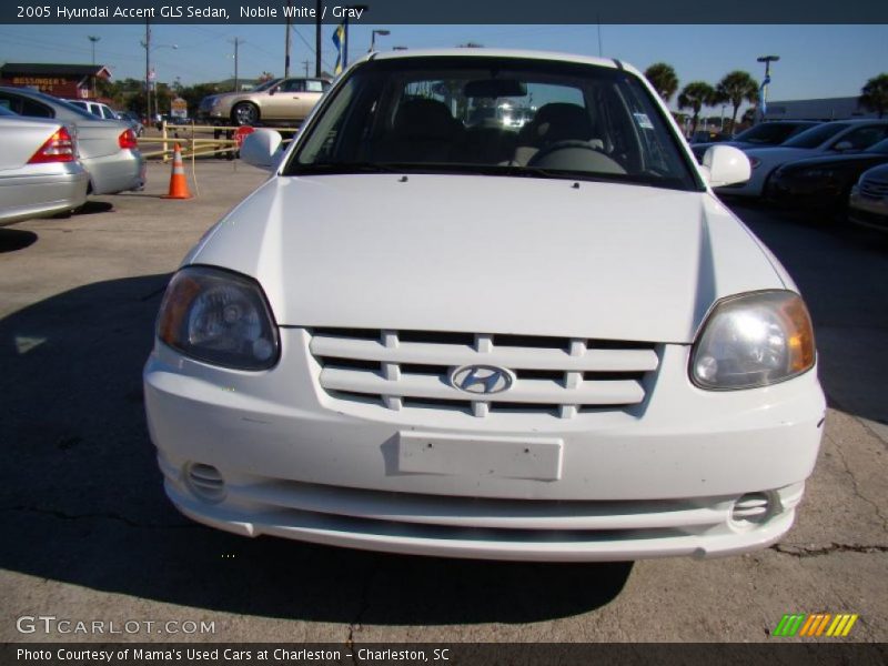 Noble White / Gray 2005 Hyundai Accent GLS Sedan