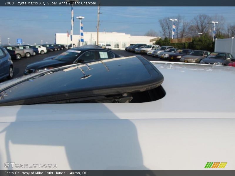 Super White / Dark Charcoal 2008 Toyota Matrix XR