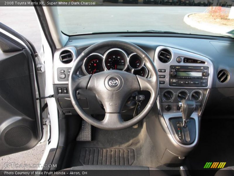 Super White / Dark Charcoal 2008 Toyota Matrix XR