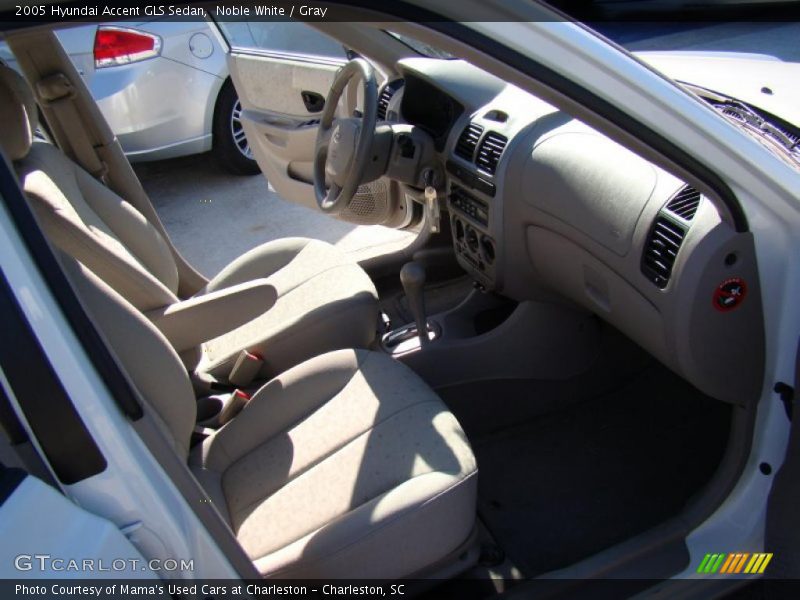 Noble White / Gray 2005 Hyundai Accent GLS Sedan