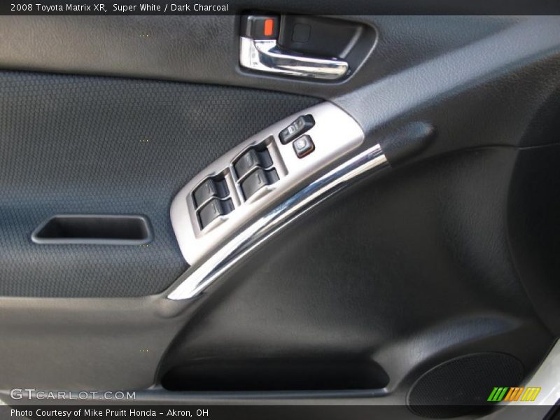 Super White / Dark Charcoal 2008 Toyota Matrix XR
