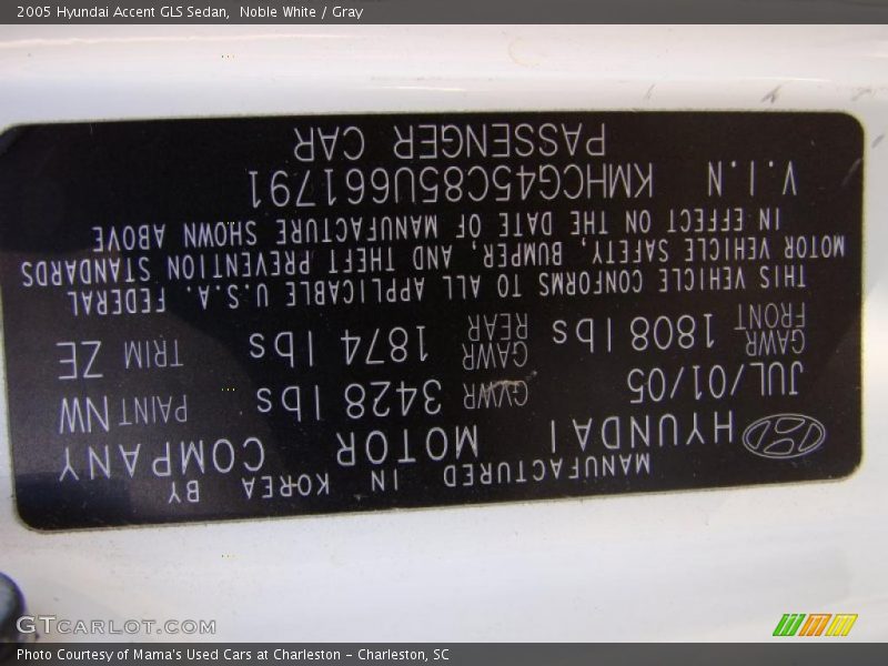 Noble White / Gray 2005 Hyundai Accent GLS Sedan