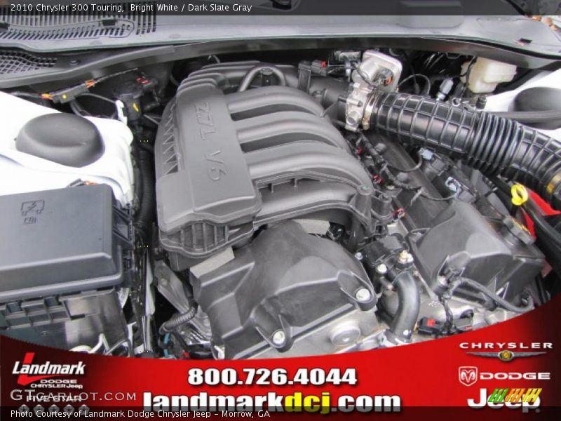 Bright White / Dark Slate Gray 2010 Chrysler 300 Touring