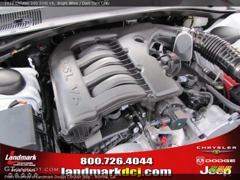 Bright White / Dark Slate Gray 2010 Chrysler 300 300S V6