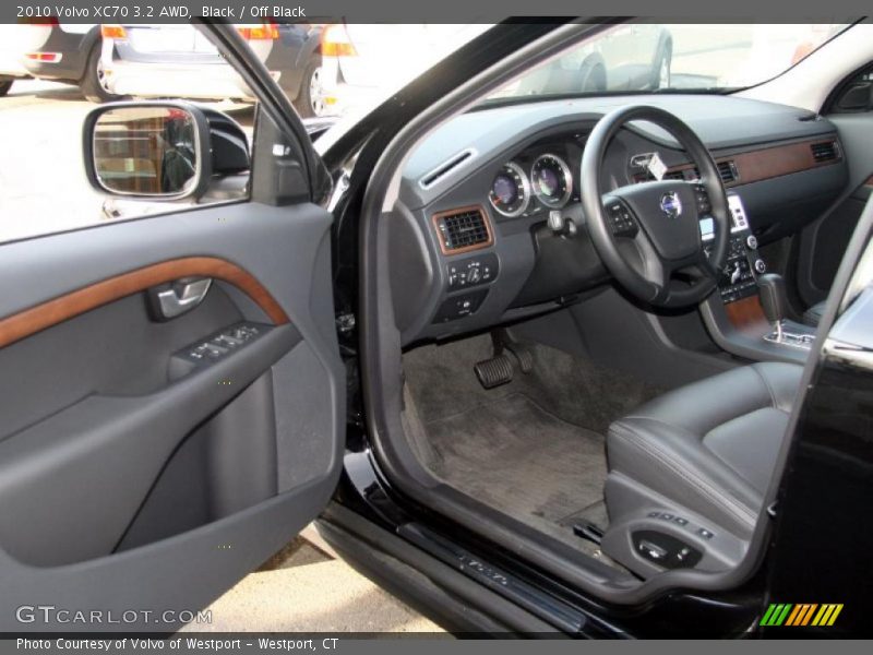 2010 XC70 3.2 AWD Off Black Interior