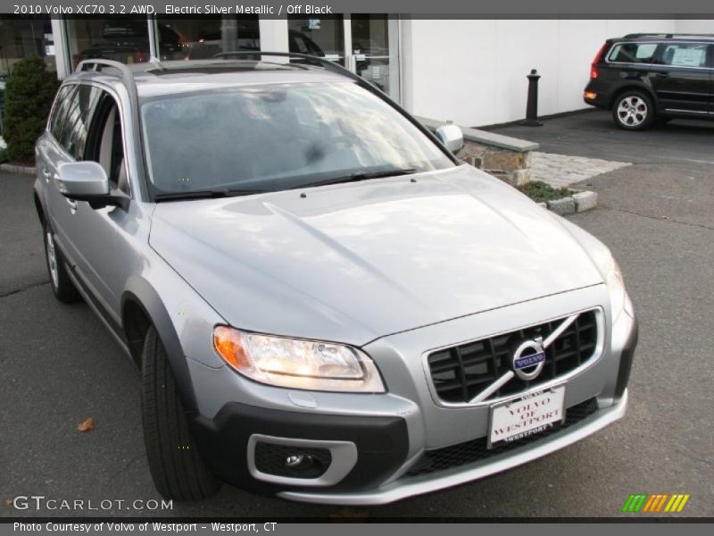 Electric Silver Metallic / Off Black 2010 Volvo XC70 3.2 AWD