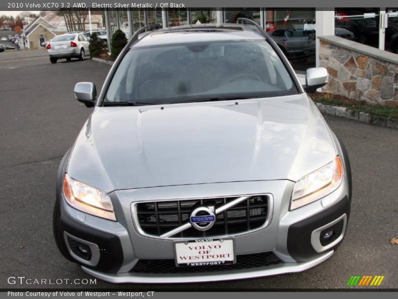 Electric Silver Metallic / Off Black 2010 Volvo XC70 3.2 AWD