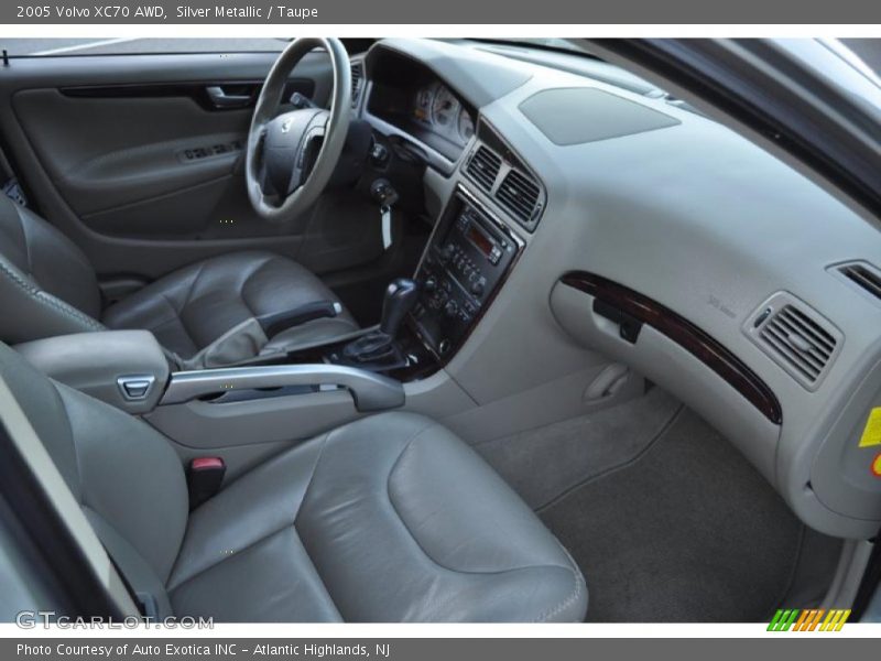 Silver Metallic / Taupe 2005 Volvo XC70 AWD
