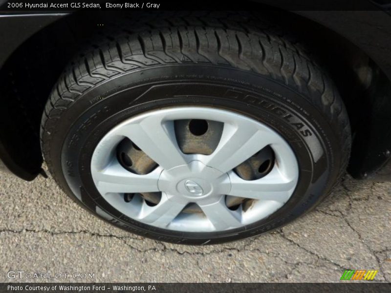 Ebony Black / Gray 2006 Hyundai Accent GLS Sedan
