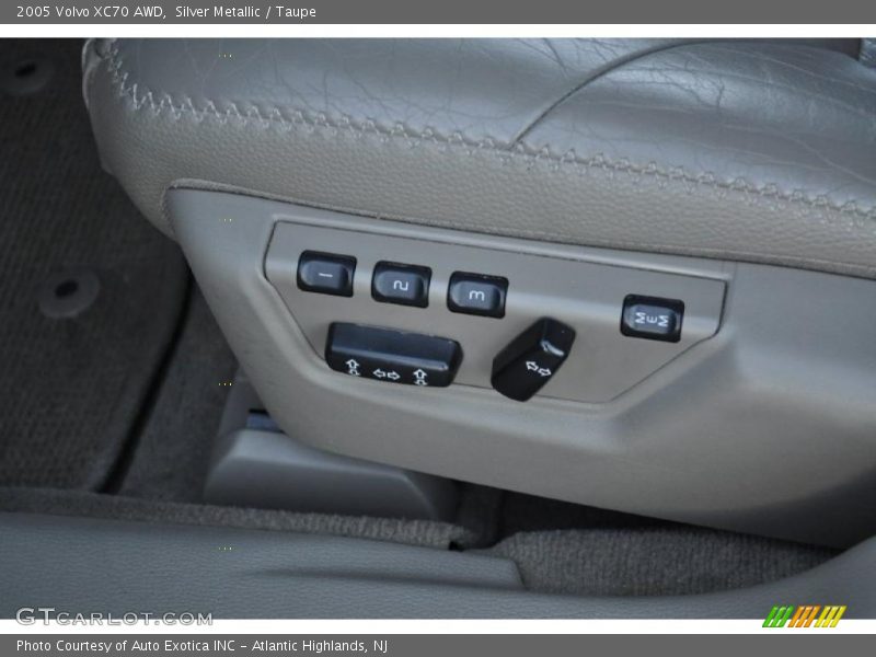Silver Metallic / Taupe 2005 Volvo XC70 AWD