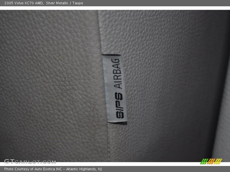 Silver Metallic / Taupe 2005 Volvo XC70 AWD