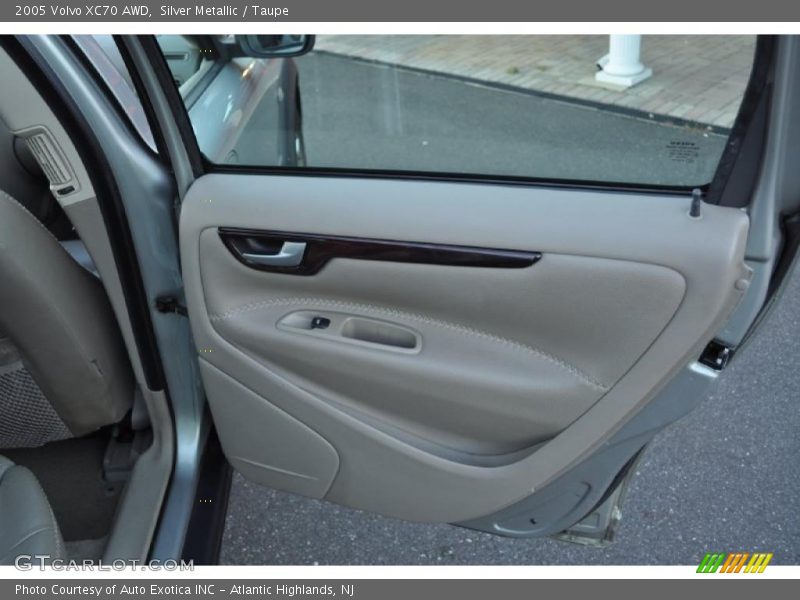 Silver Metallic / Taupe 2005 Volvo XC70 AWD