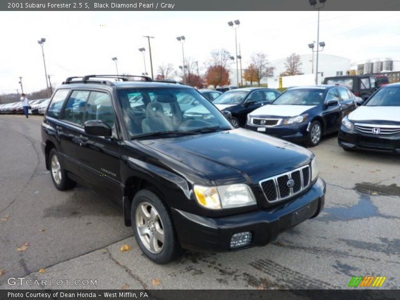Front 3/4 View of 2001 Forester 2.5 S