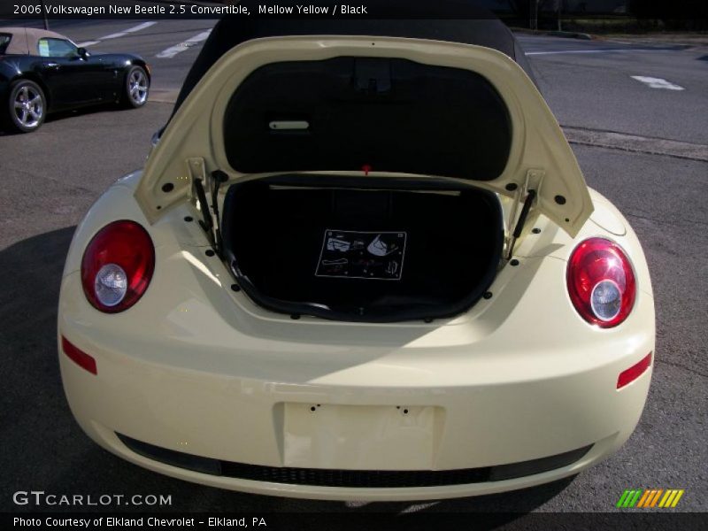 Mellow Yellow / Black 2006 Volkswagen New Beetle 2.5 Convertible