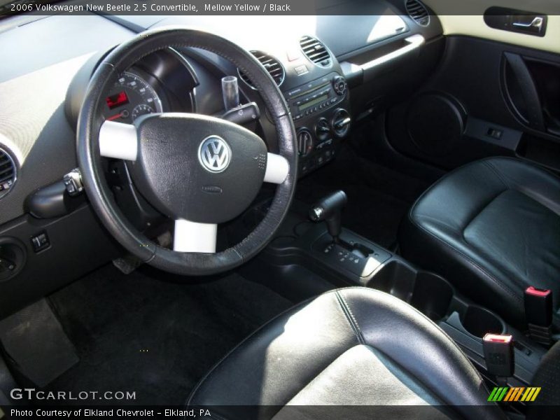 Mellow Yellow / Black 2006 Volkswagen New Beetle 2.5 Convertible