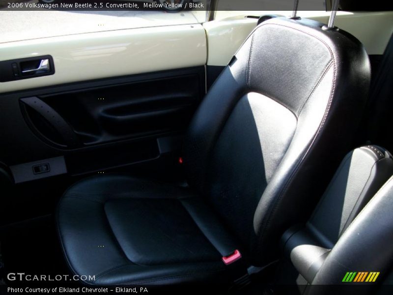 Mellow Yellow / Black 2006 Volkswagen New Beetle 2.5 Convertible