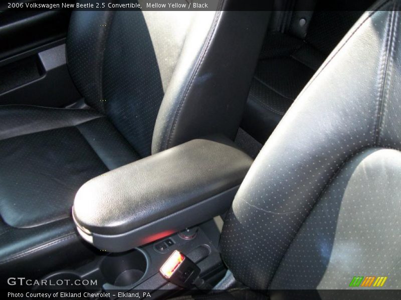 Mellow Yellow / Black 2006 Volkswagen New Beetle 2.5 Convertible