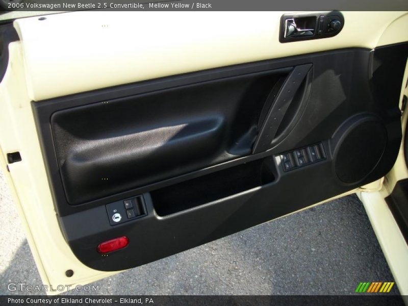 Mellow Yellow / Black 2006 Volkswagen New Beetle 2.5 Convertible