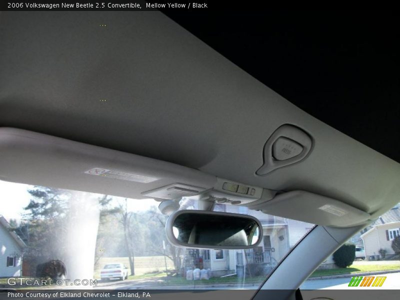 Mellow Yellow / Black 2006 Volkswagen New Beetle 2.5 Convertible