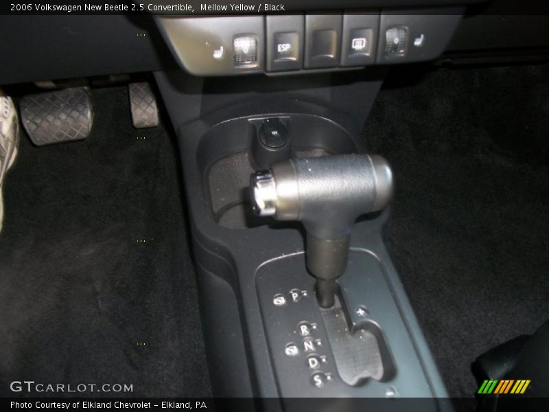 Mellow Yellow / Black 2006 Volkswagen New Beetle 2.5 Convertible
