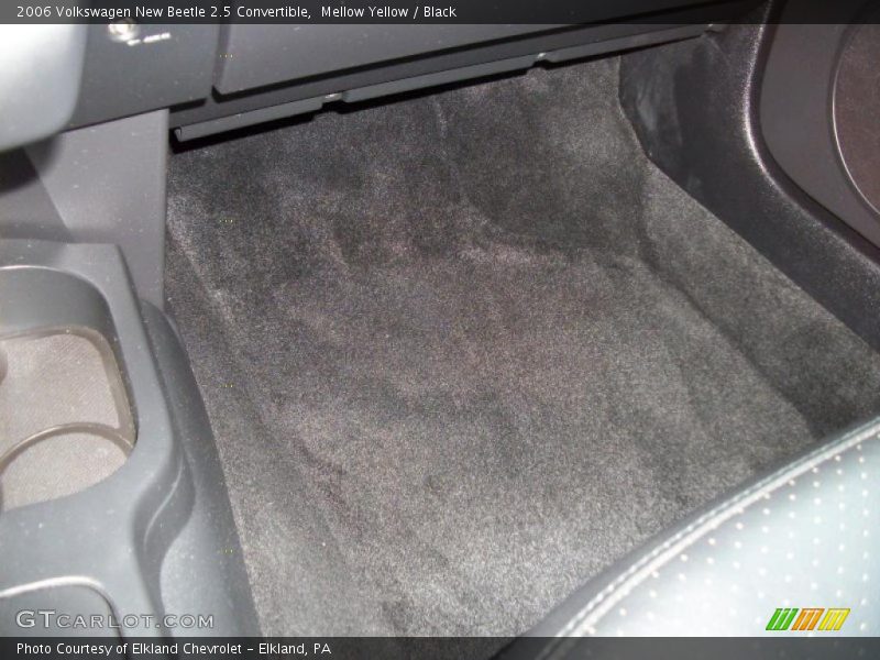 Mellow Yellow / Black 2006 Volkswagen New Beetle 2.5 Convertible