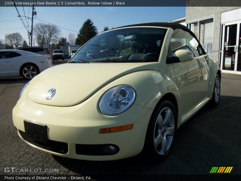 Mellow Yellow / Black 2006 Volkswagen New Beetle 2.5 Convertible