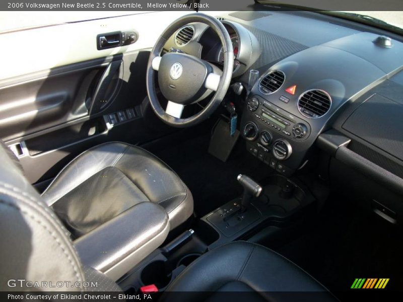 Mellow Yellow / Black 2006 Volkswagen New Beetle 2.5 Convertible