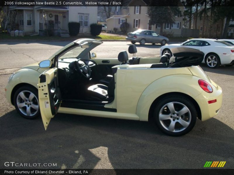 Mellow Yellow / Black 2006 Volkswagen New Beetle 2.5 Convertible