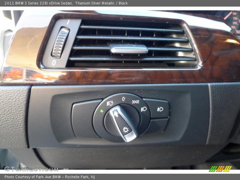 Controls of 2011 3 Series 328i xDrive Sedan
