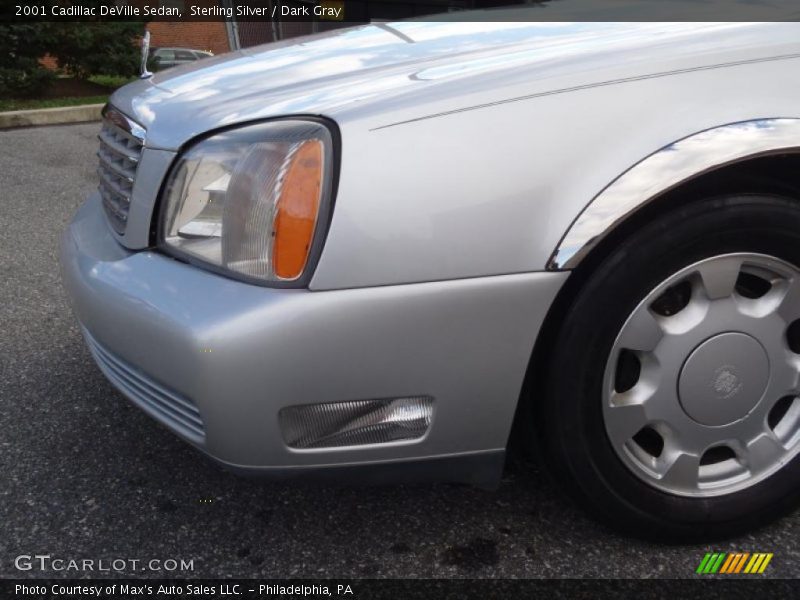 Sterling Silver / Dark Gray 2001 Cadillac DeVille Sedan