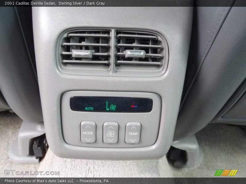 Sterling Silver / Dark Gray 2001 Cadillac DeVille Sedan