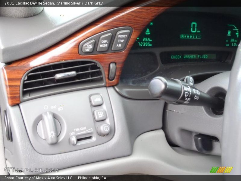 Sterling Silver / Dark Gray 2001 Cadillac DeVille Sedan