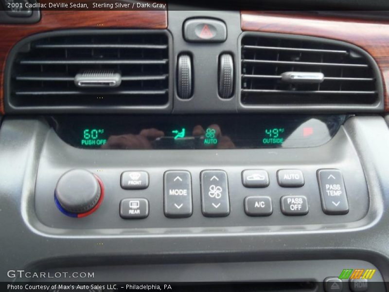 Sterling Silver / Dark Gray 2001 Cadillac DeVille Sedan