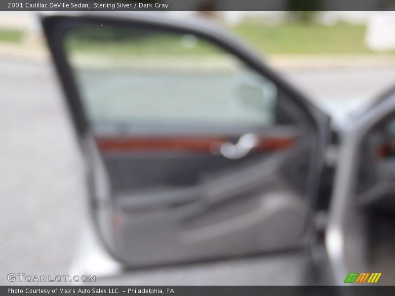 Sterling Silver / Dark Gray 2001 Cadillac DeVille Sedan